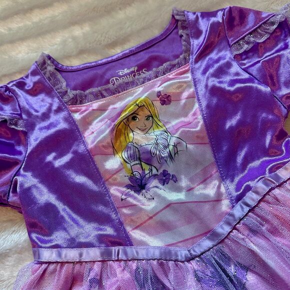 Girls Disneys  Princess Rapunzel nightgown Size 5t - Picture 2 of 6